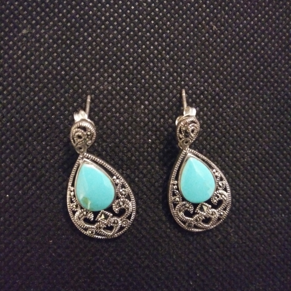 EUC Turquoise Post Earrings - Picture 1 of 2